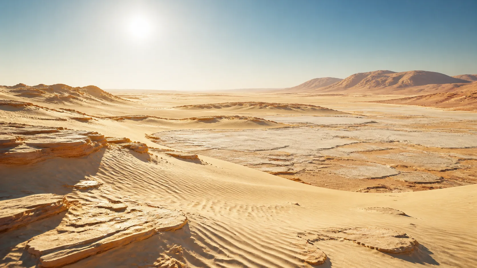 Sunlit desert on Taldain